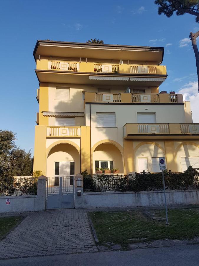 Apartamento Vittoria Marina Di Pietrasanta Exterior foto